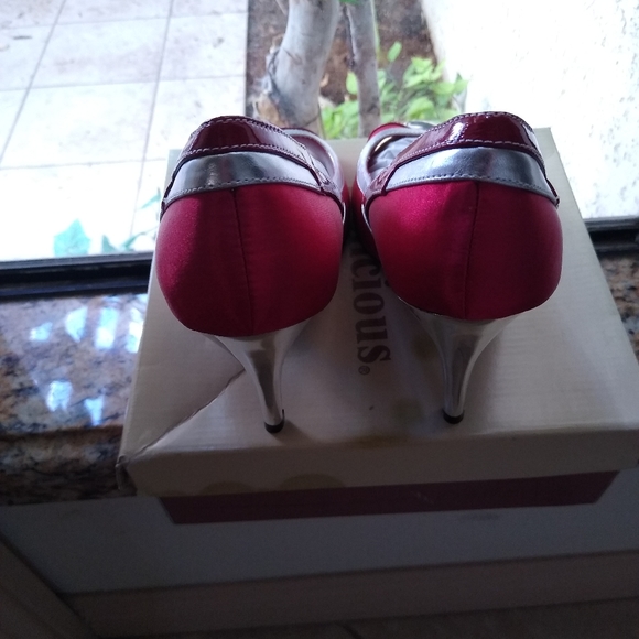 Delicious Shoes - Picture 3 of 5